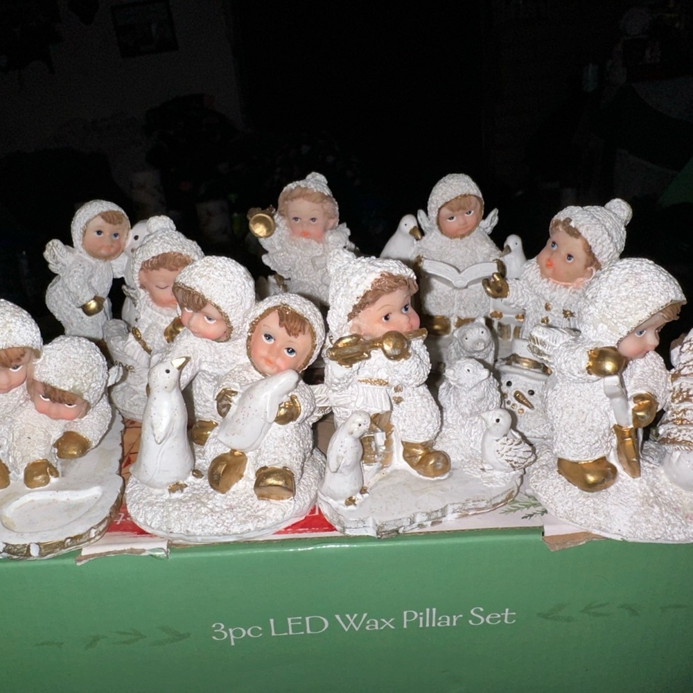 Adorable Snowy Figurine Set